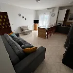 Cozy Marko In Just 230 M From The Maslenica