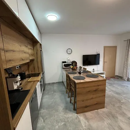 Apartment Cozy Marko In Just 230 M From The Maslenica