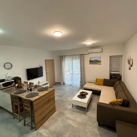 Cozy Marko In Just 230 M From The Apartment Maslenica
