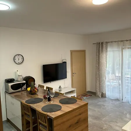 Apartment Cozy Marko In Just 230 M From The Maslenica